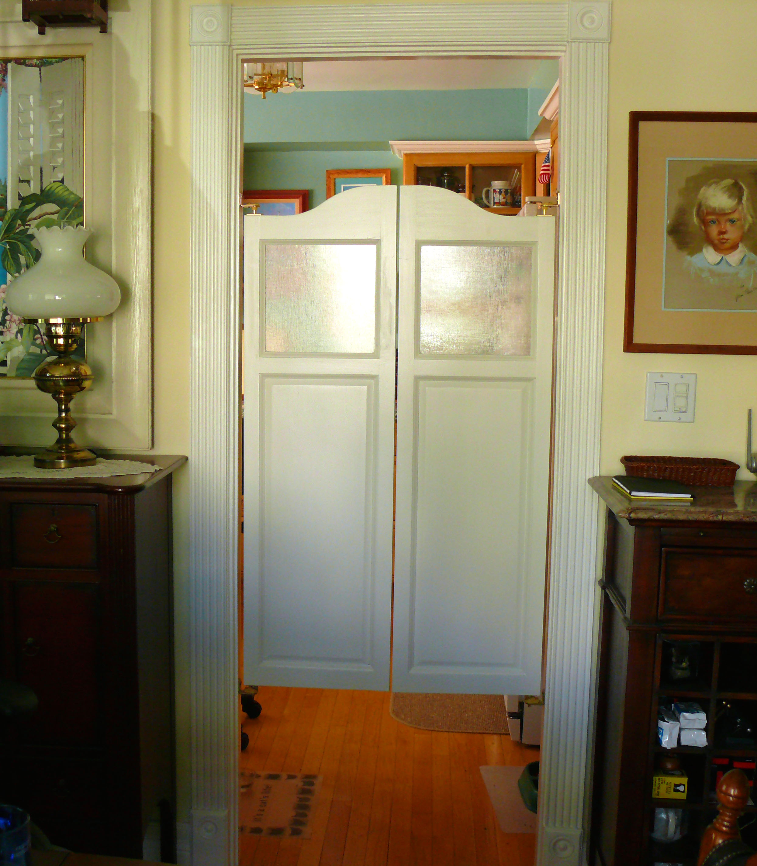 Saloon Doors with Plexiglass Window